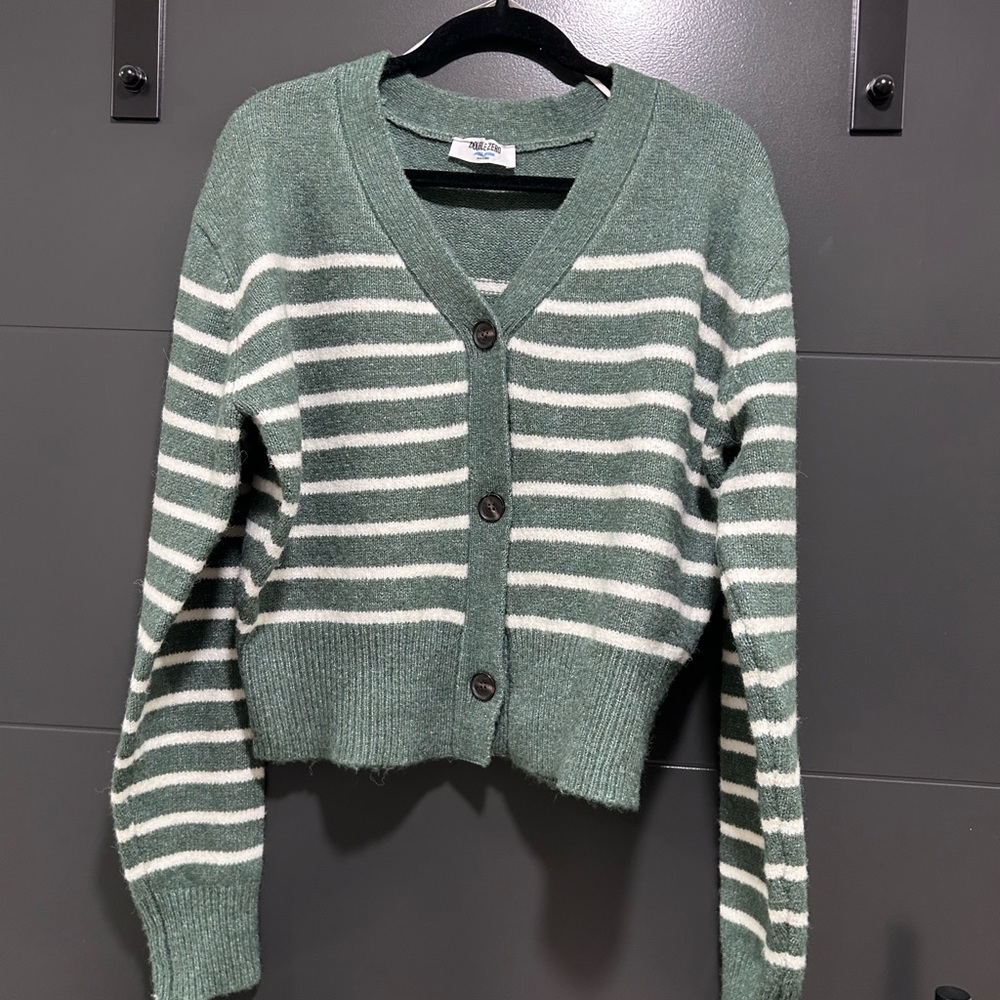 Double Zero Women’s Green and White Striped Cardigan Sweater